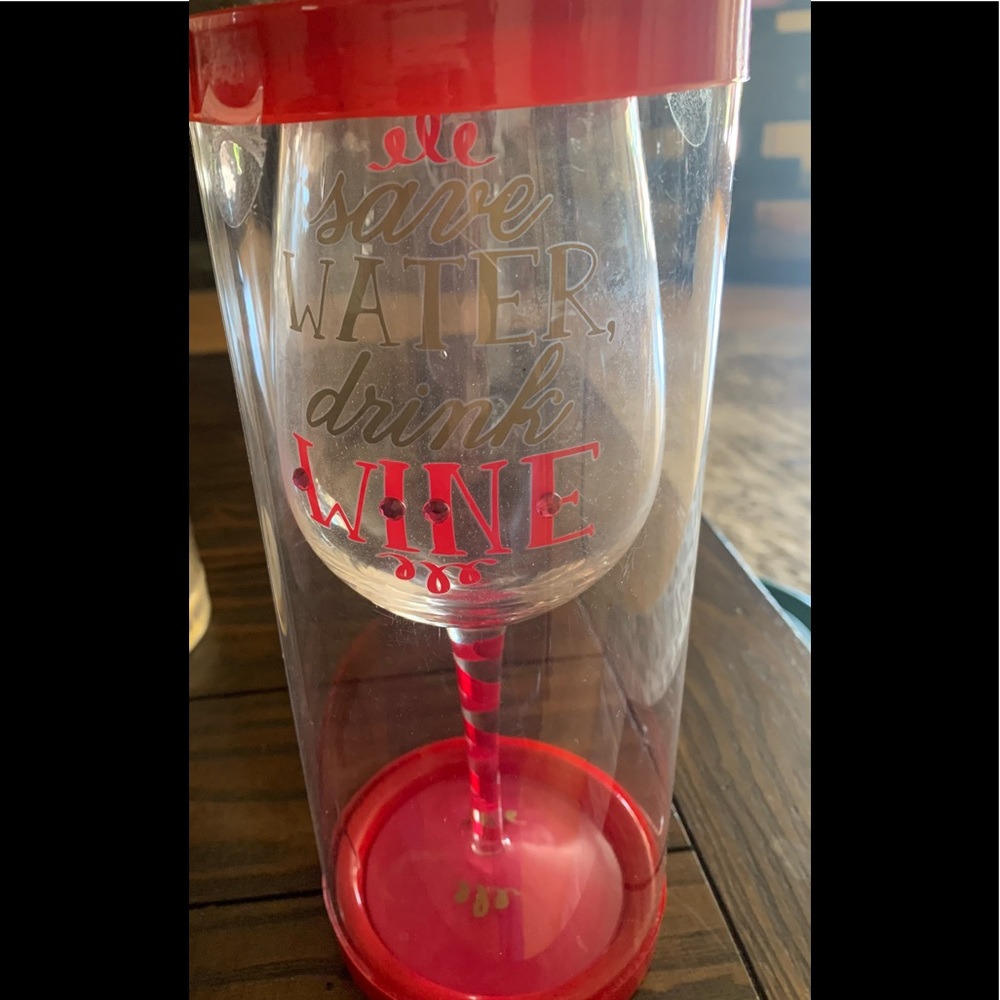 🆑 4/$15 decorative wine glass🍷